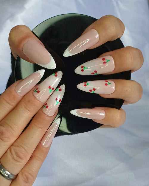 Mon Chéri French - Handgemachte Press-On-Nails, Kirsch Design, Wiederverwendbare Kunstnägel, Almond