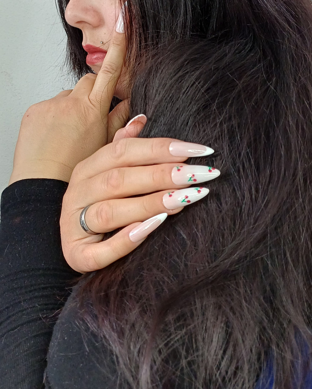 Mon Chéri French - Handgemachte Press-On-Nails, Kirsch Design, Wiederverwendbare Kunstnägel, Almond