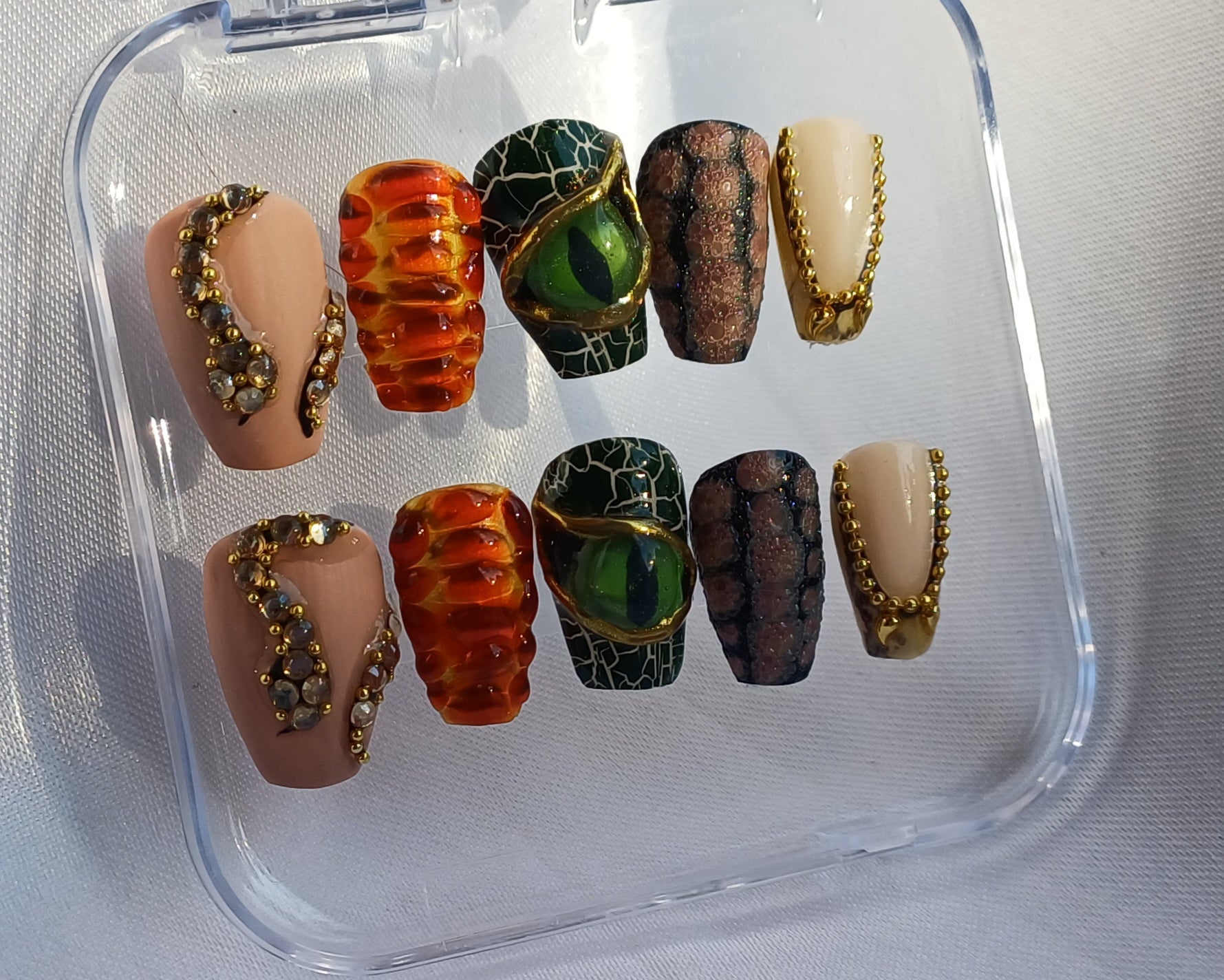 Royale Anaconda - Luxuriöse Designer Press-On Nails mit 3D-Schlangeneffekt, Drachenauge & Gold-Akzenten