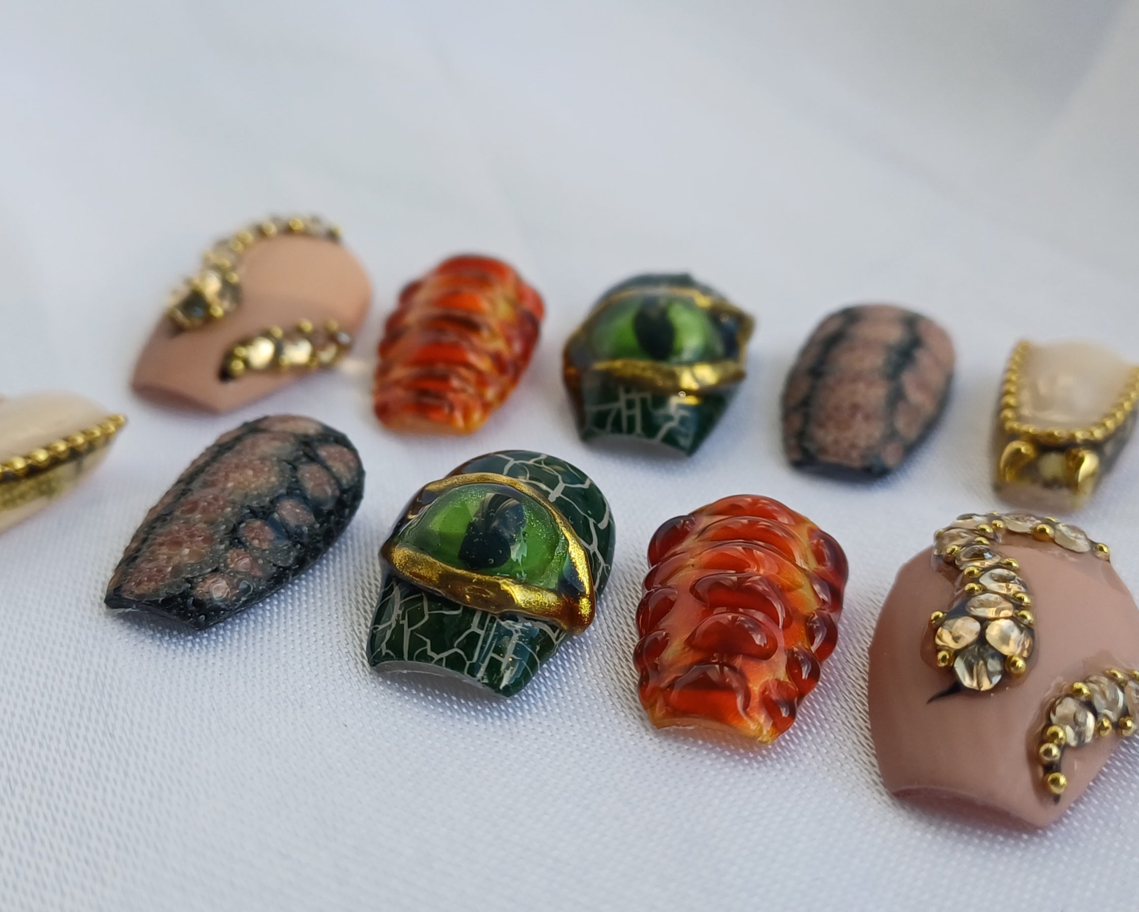 Royale Anaconda - Luxuriöse Designer Press-On Nails mit 3D-Schlangeneffekt, Drachenauge & Gold-Akzenten