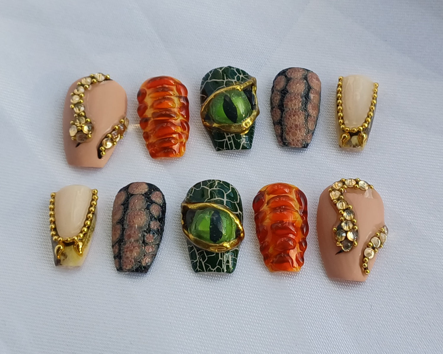 Royale Anaconda - Luxuriöse Designer Press-On Nails mit 3D-Schlangeneffekt, Drachenauge & Gold-Akzenten