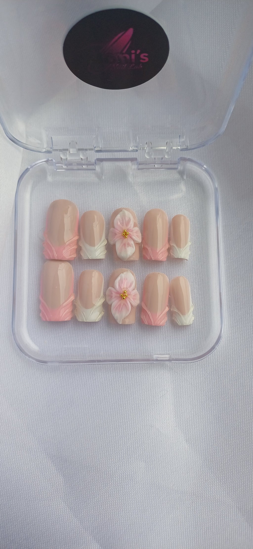 Blossom & Grace Press-on Nails/Elegante 3D Blumen, Floral/Künstliche Fingernägel/Zarte French Press-Ons Handgemacht/Luxus Hochzeitsnägel