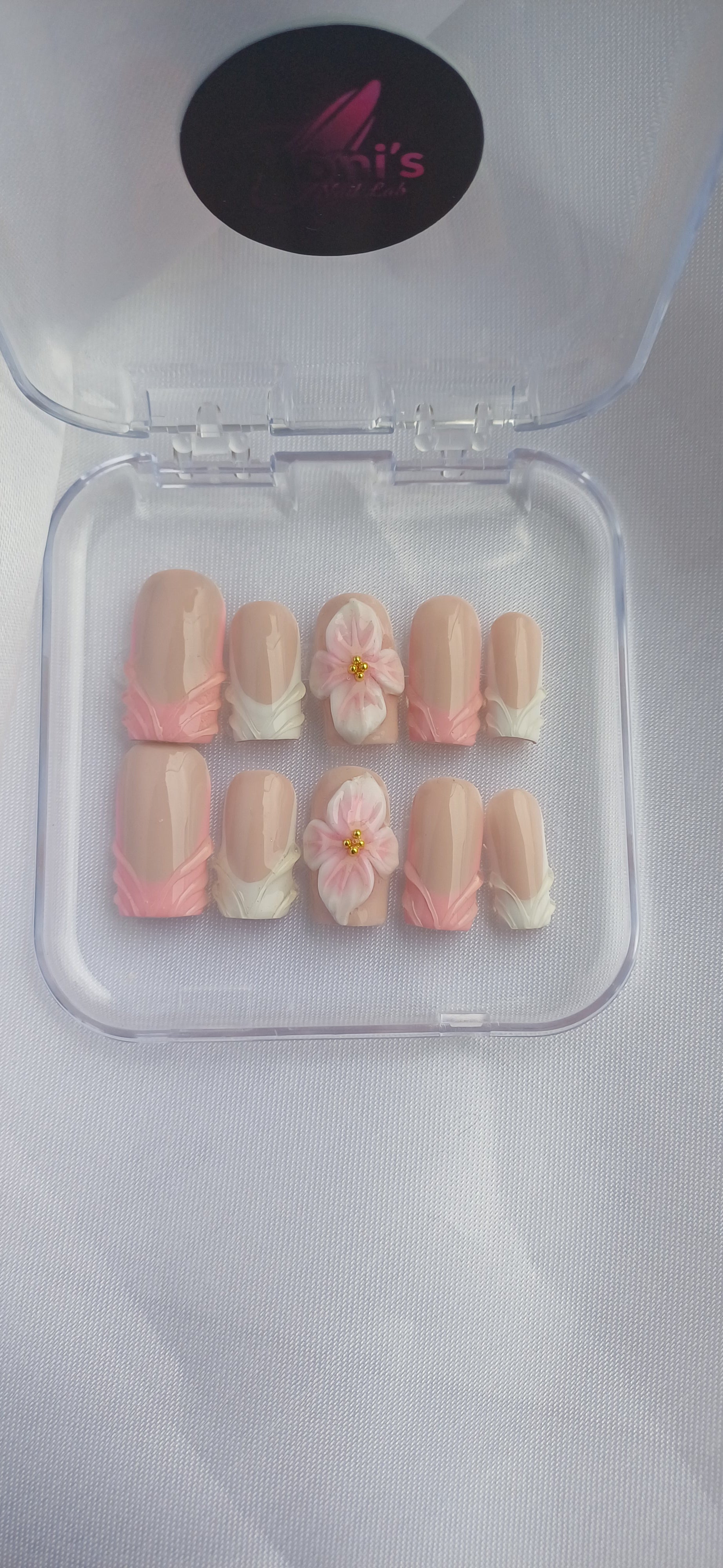 Blossom & Grace Press-on Nails/Elegante 3D Blumen, Floral/Künstliche Fingernägel/Zarte French Press-Ons Handgemacht/Luxus Hochzeitsnägel