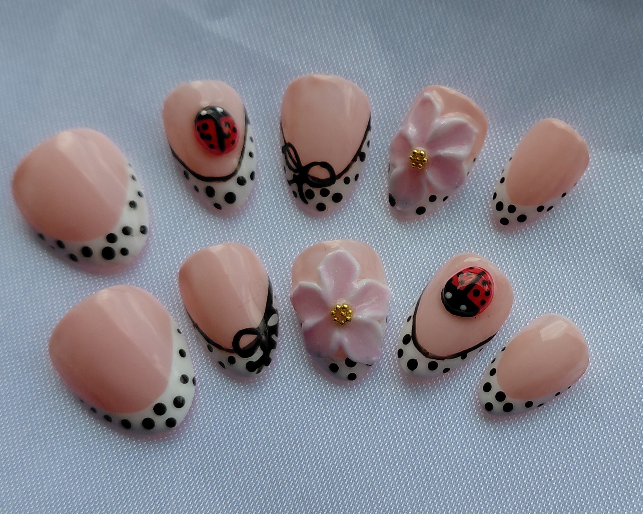 Sweet Ladybug Press on Nails | Marienkäfer Nägel Rosa | 3D Blumen Kunstnägel Handgemacht | Polka Dot French Wiederverwendbar Custom