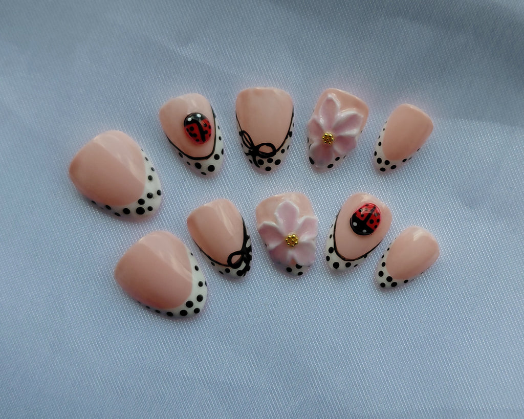 Sweet Ladybug Press on Nails | Marienkäfer Nägel Rosa | 3D Blumen Kunstnägel Handgemacht | Polka Dot French Wiederverwendbar Custom
