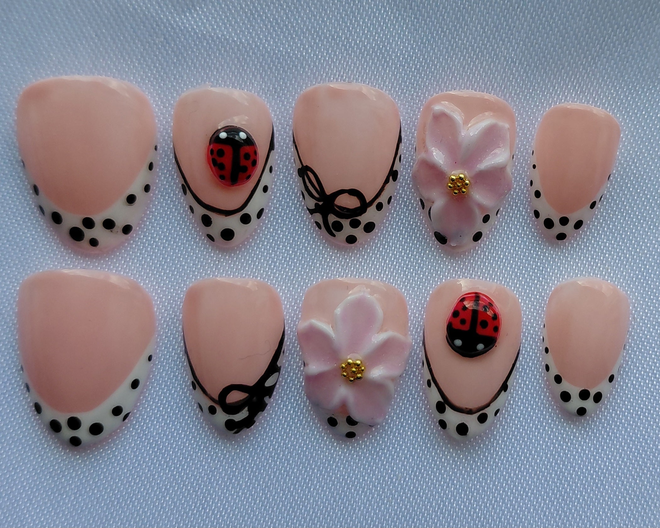 Sweet Ladybug Press on Nails | Marienkäfer Nägel Rosa | 3D Blumen Kunstnägel Handgemacht | Polka Dot French Wiederverwendbar Custom