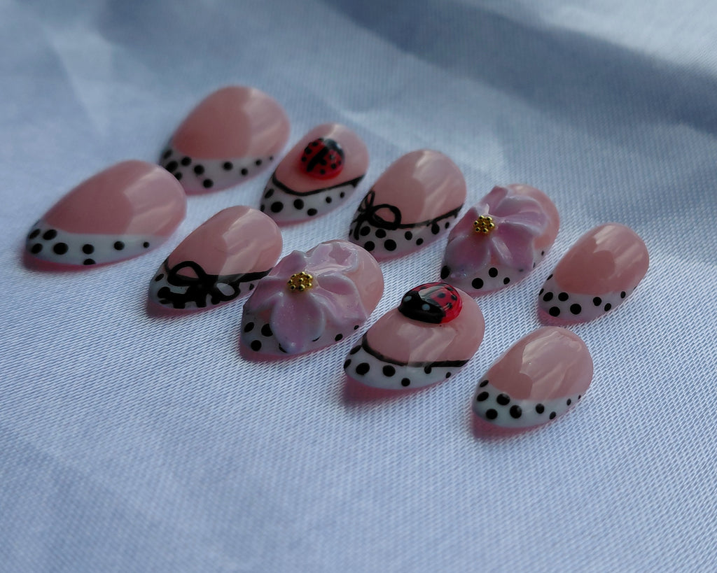 Sweet Ladybug Press on Nails | Marienkäfer Nägel Rosa | 3D Blumen Kunstnägel Handgemacht | Polka Dot French Wiederverwendbar Custom