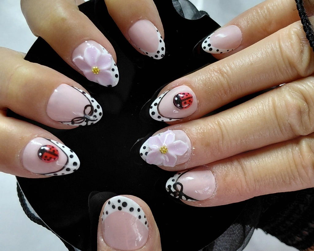 Sweet Ladybug Press on Nails | Marienkäfer Nägel Rosa | 3D Blumen Kunstnägel Handgemacht | Polka Dot French Wiederverwendbar Custom